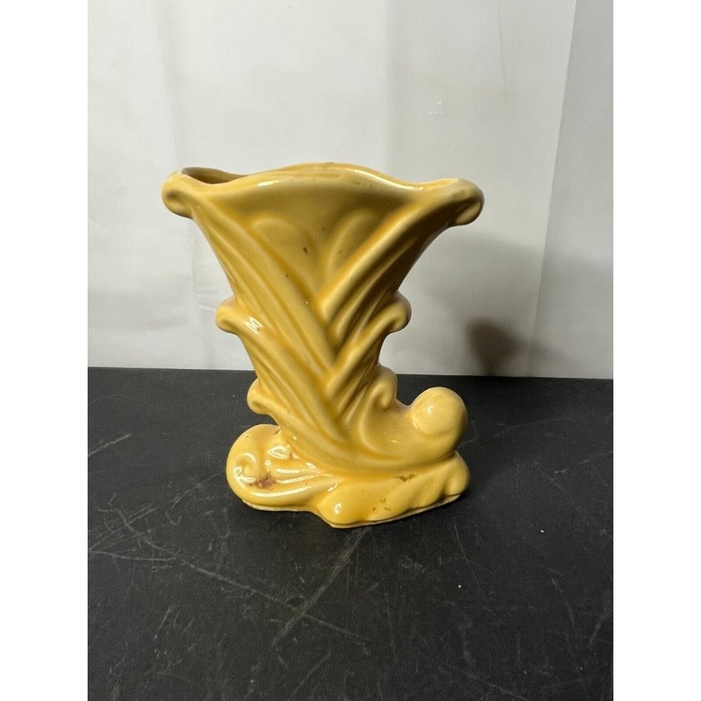 Vintage Shawnee Pottery Cornucopia Vase #835 Yellow ceramic Planter 4.75"